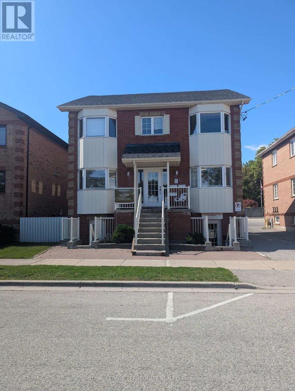 200 - 330 Byron Street S, Whitby (downtown Whitby)