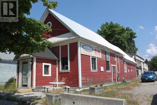 93 5th Nw Avenue, Nakusp