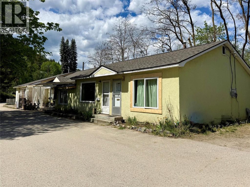 1101-1107 Columbia Avenue, Castlegar