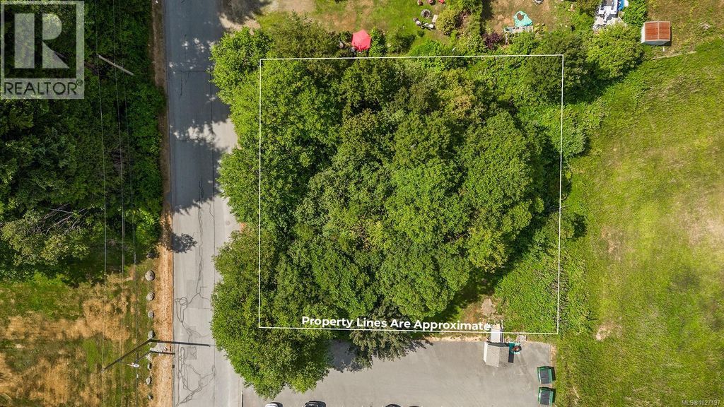 581 Macmillan Dr, Sayward