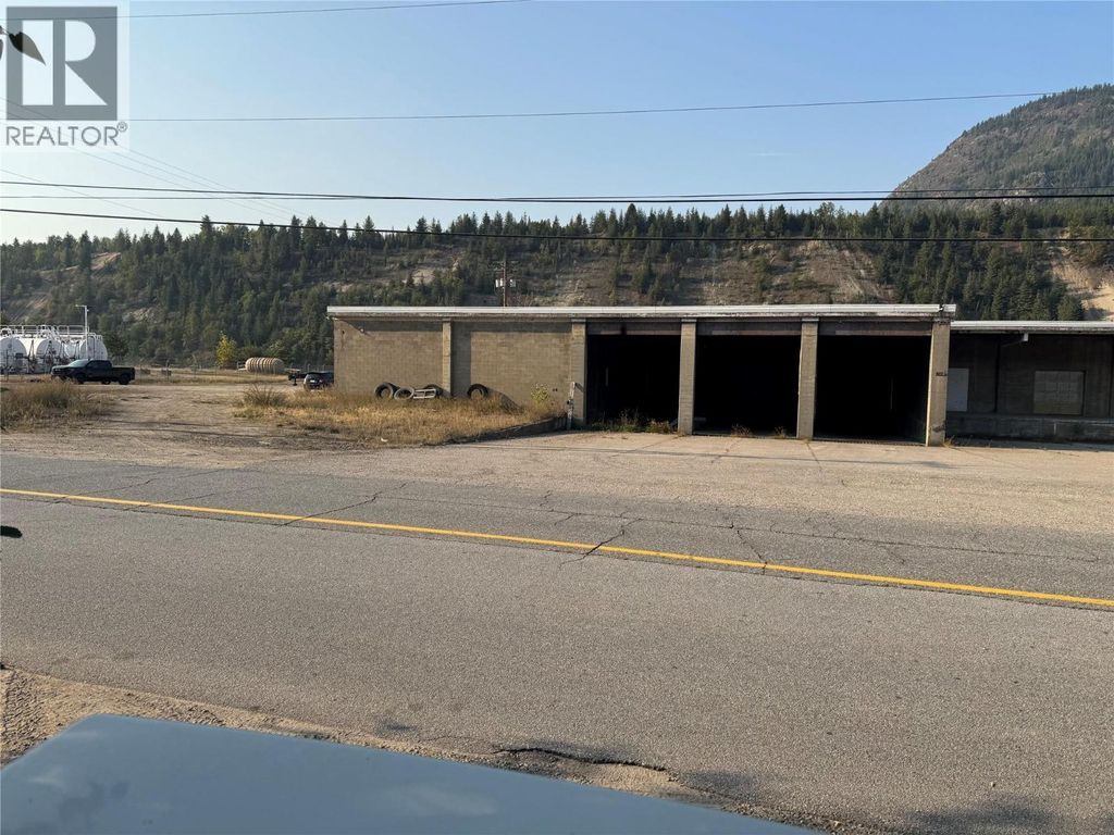 8075 Old Waneta Road, Trail