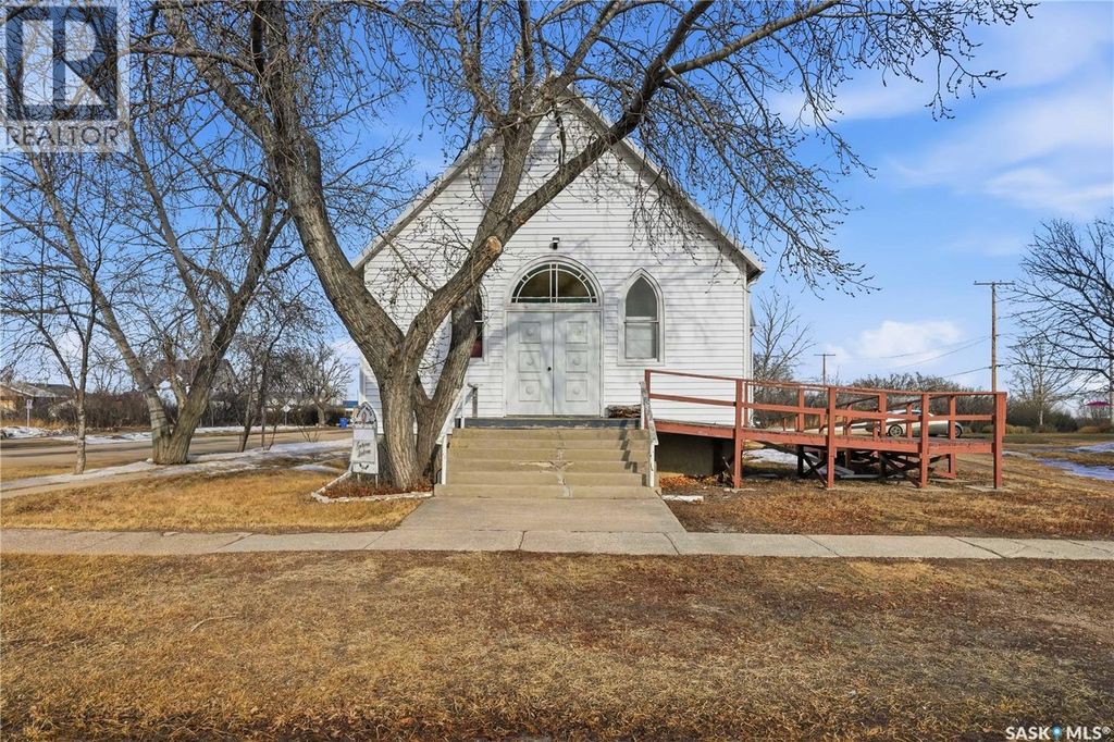 12 3rd Avenue E, Central Butte