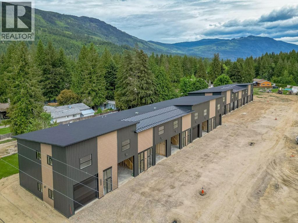1002 Seed Frontage Road Unit# 10 Lot# Psl 10, Sicamous