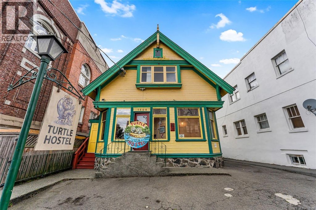1608 Quadra St, Victoria