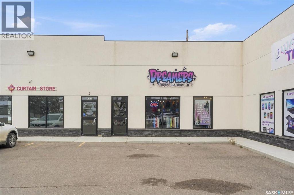 2 212 Central Street, Warman