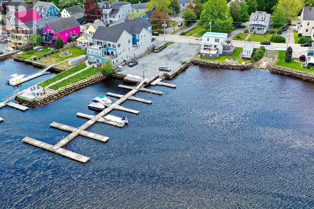 617, 619 & 621 Main Street, Mahone Bay