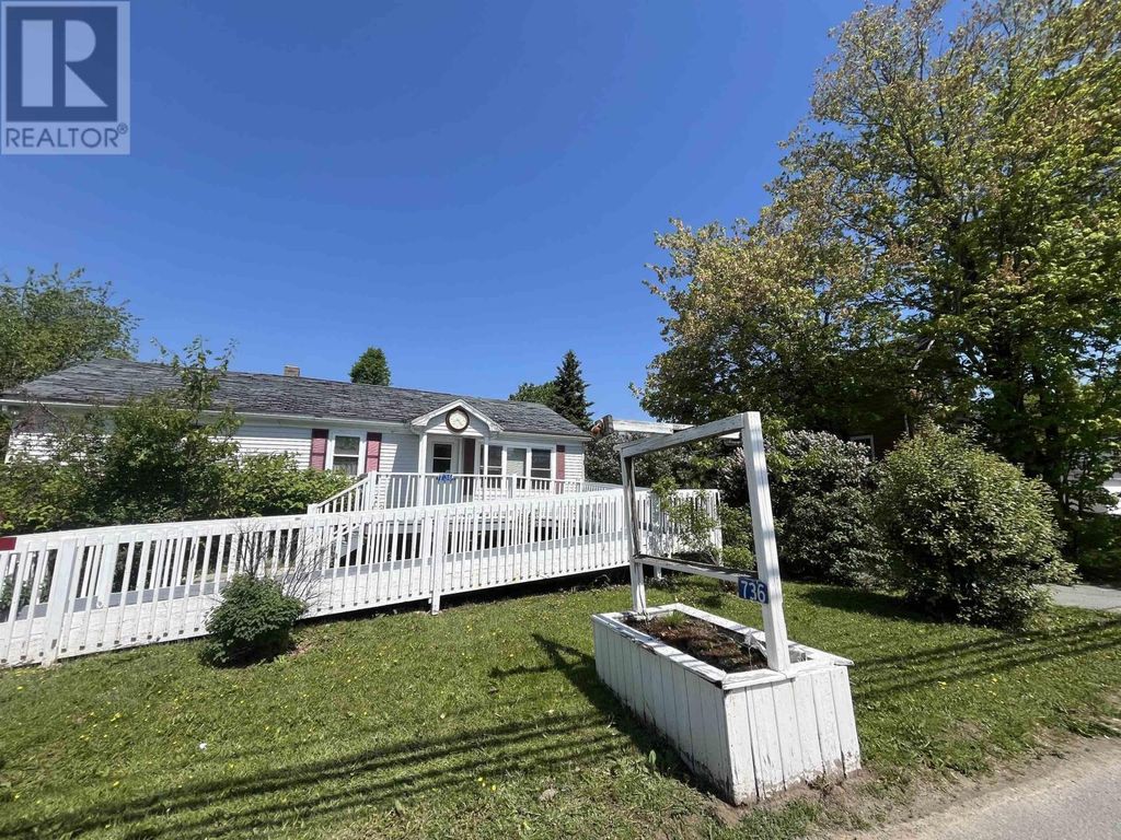 736 Highway 2, Elmsdale