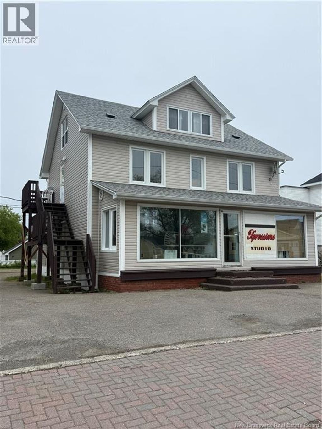 271-275 Douglas Avenue, Bathurst