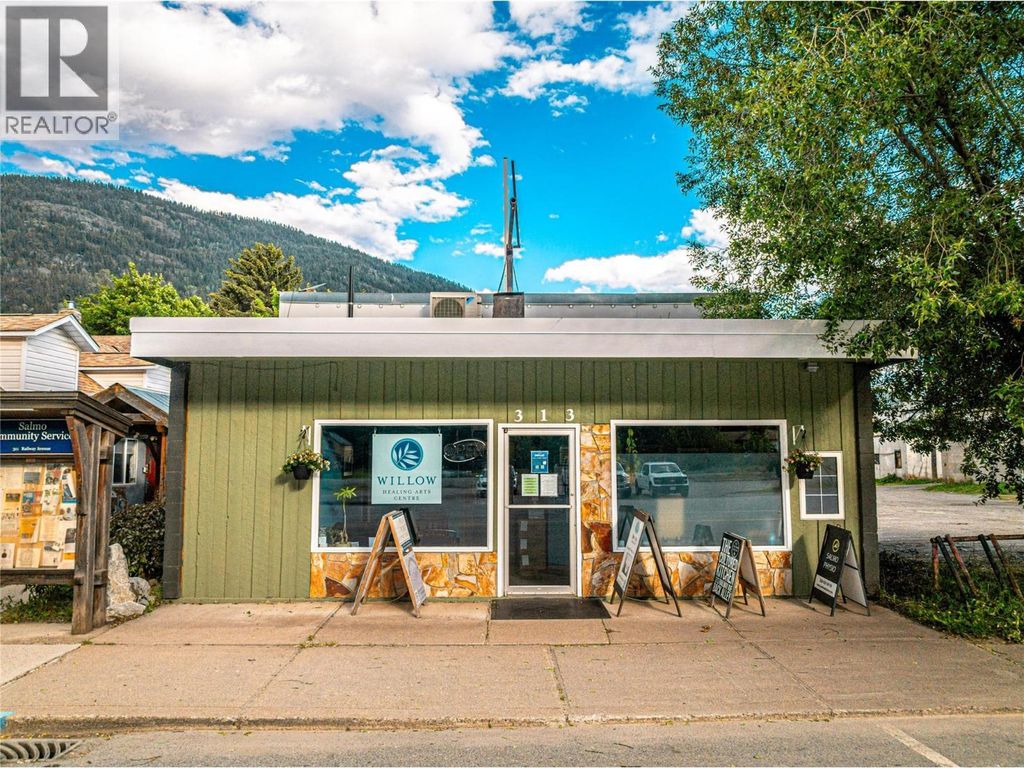 313 Railway Avenue, Salmo
