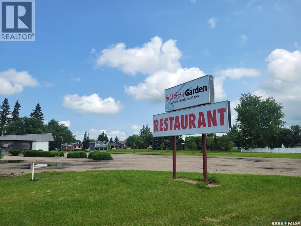 702 3rd Avenue W, Melville