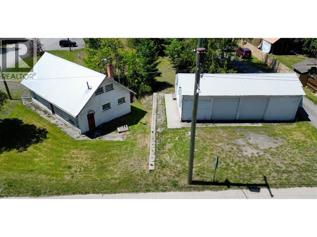 422 Slocan Avenue, New Denver
