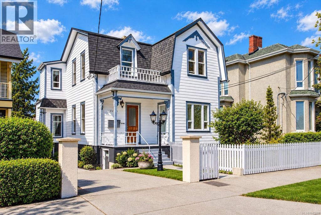 1120 Caledonia Ave, Victoria