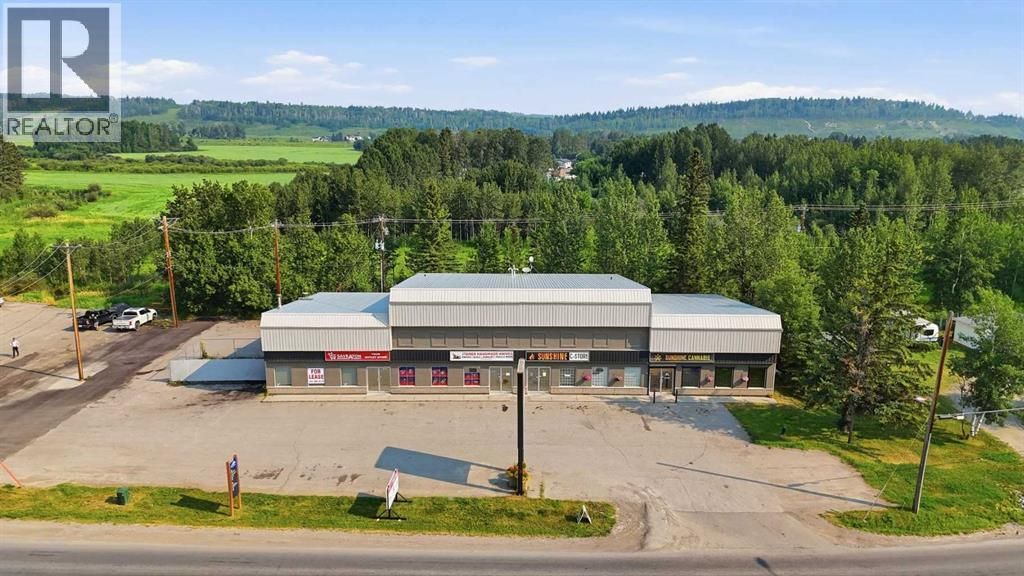 586 Main Avenue W, Sundre