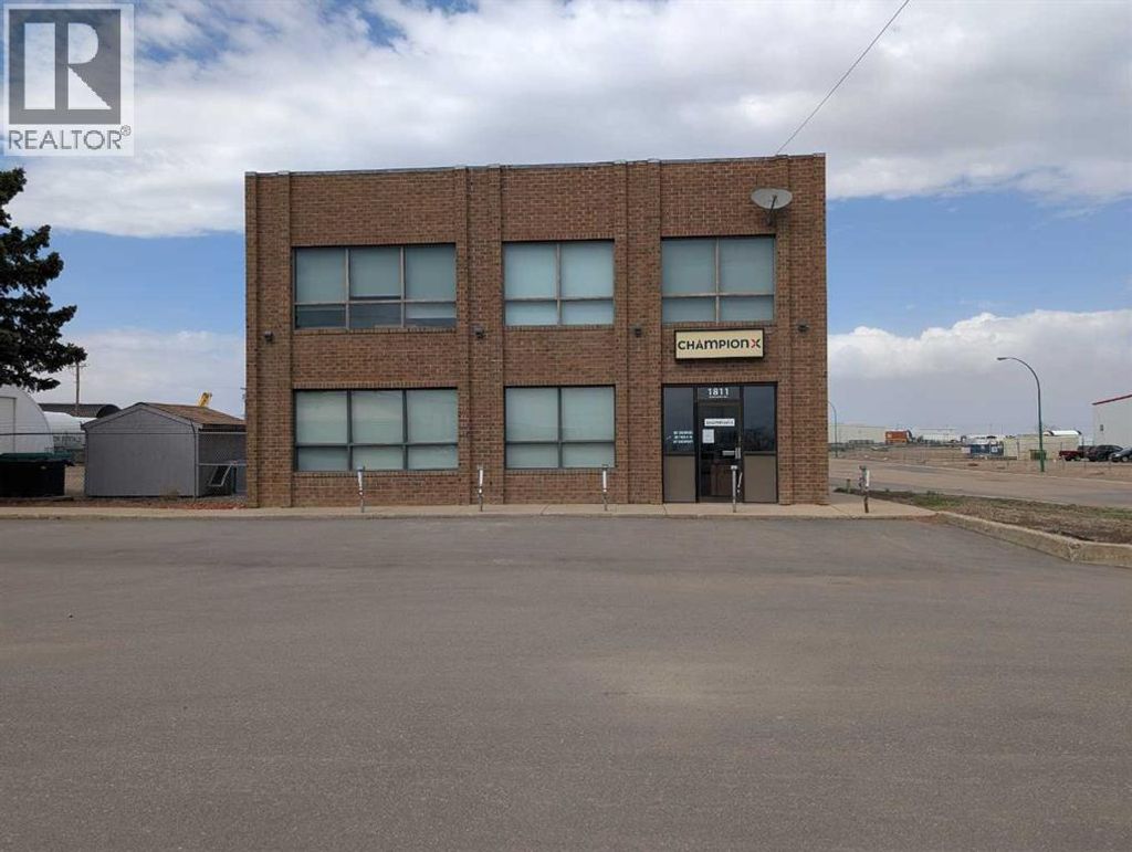 1811 Broadway Avenue E, Redcliff
