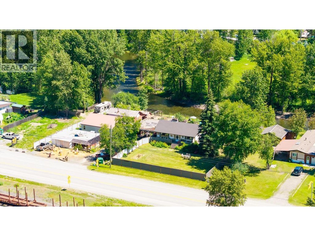 9005 3 & 95 Highway, Yahk