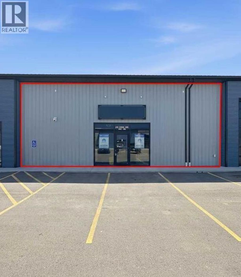 105, 245 Canal Avenue, Strathmore