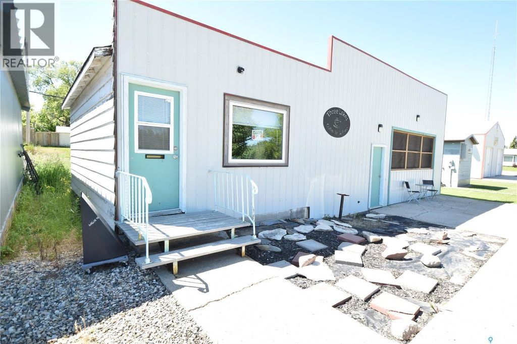 111 Railway Avenue N, Middle Lake
