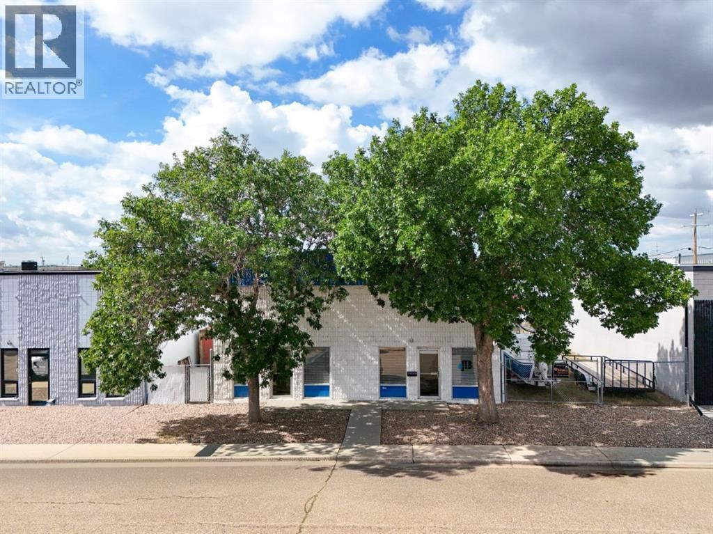 1944 11 Avenue Nw, Medicine Hat