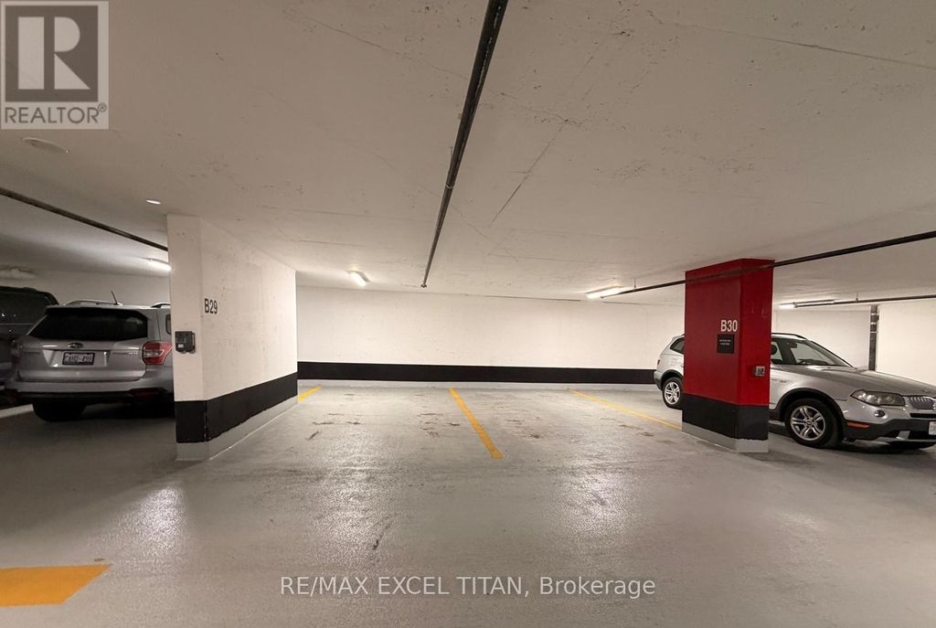 P2-b34 - 25 Neighbourhood Lane, Toronto (stonegate-Queensway)