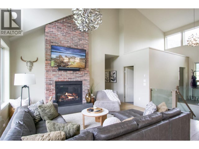 1037 Swansea Road, Invermere