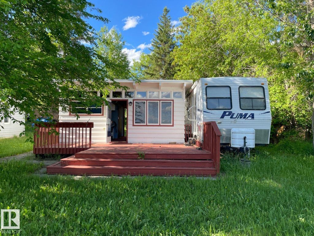 55 Lakeshore Dr, Rural Lac Ste. Anne County
