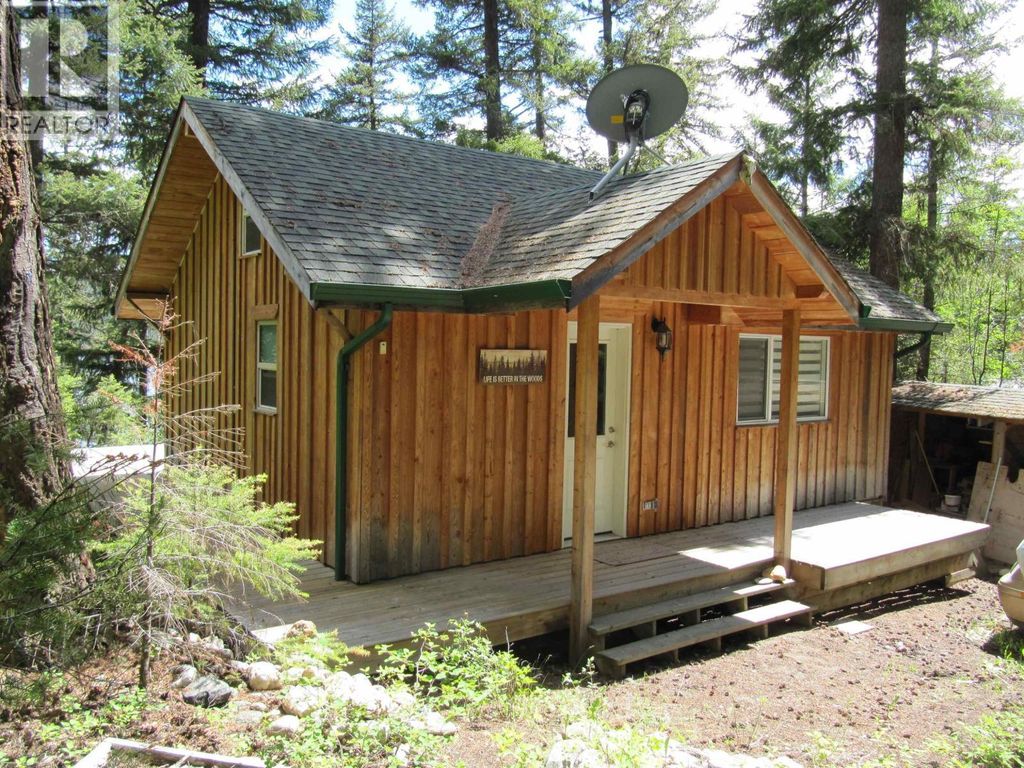 3817 Canim-hendrix Lake Road, Canim Lake