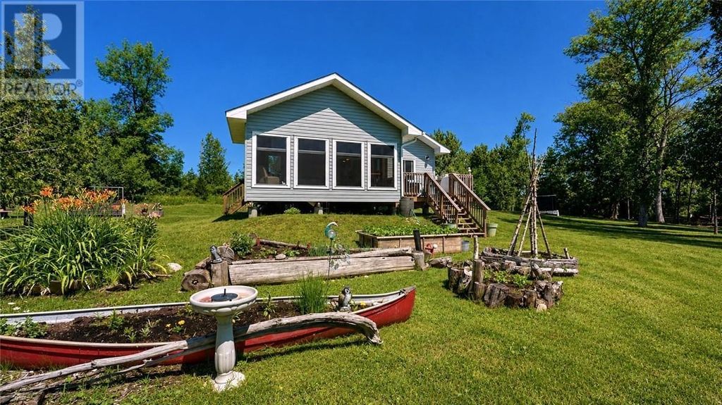 982 Lakeshore, Tehkummah
