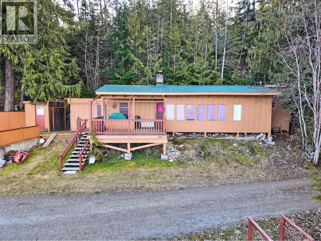 1294 Green Road, Balfour