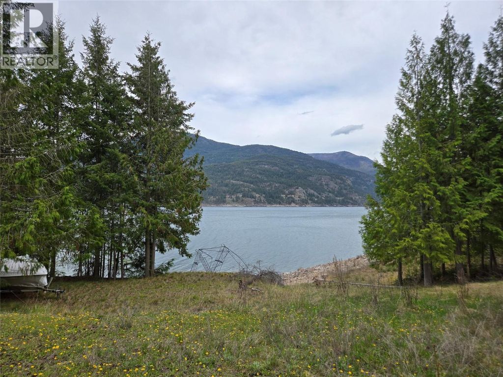 180 Lower Arrow Lake, Castlegar
