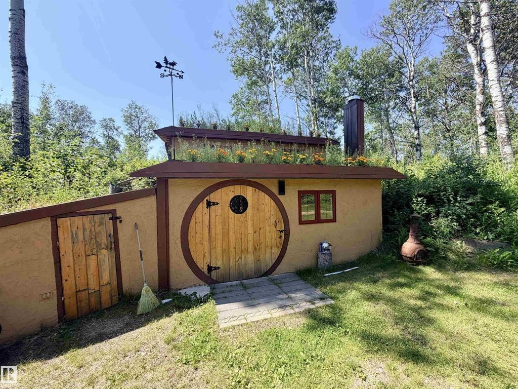 7006 Twp Rd 583, Rural St. Paul County