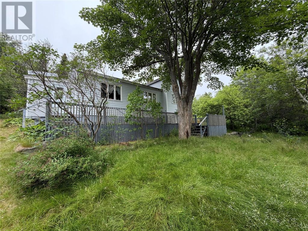 1202 Western Bay Line, Western Bay