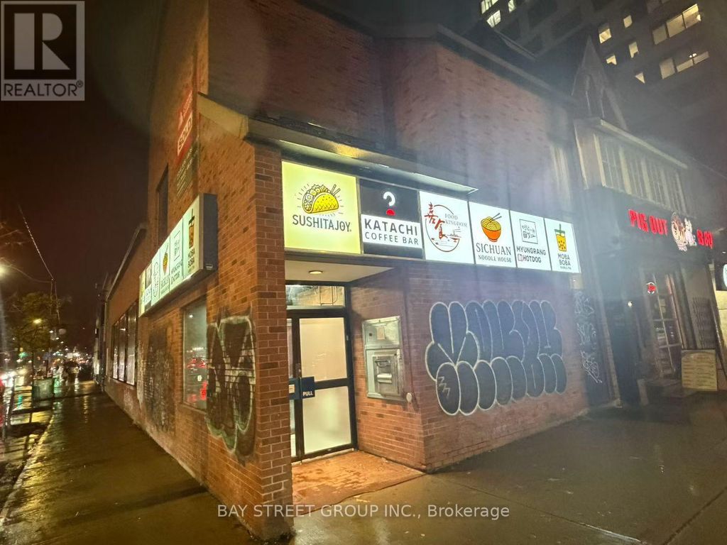 1 Or 5 - 648 Spadina Avenue, Toronto (university)