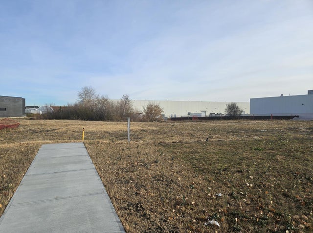 4905 Roper Road, Edmonton