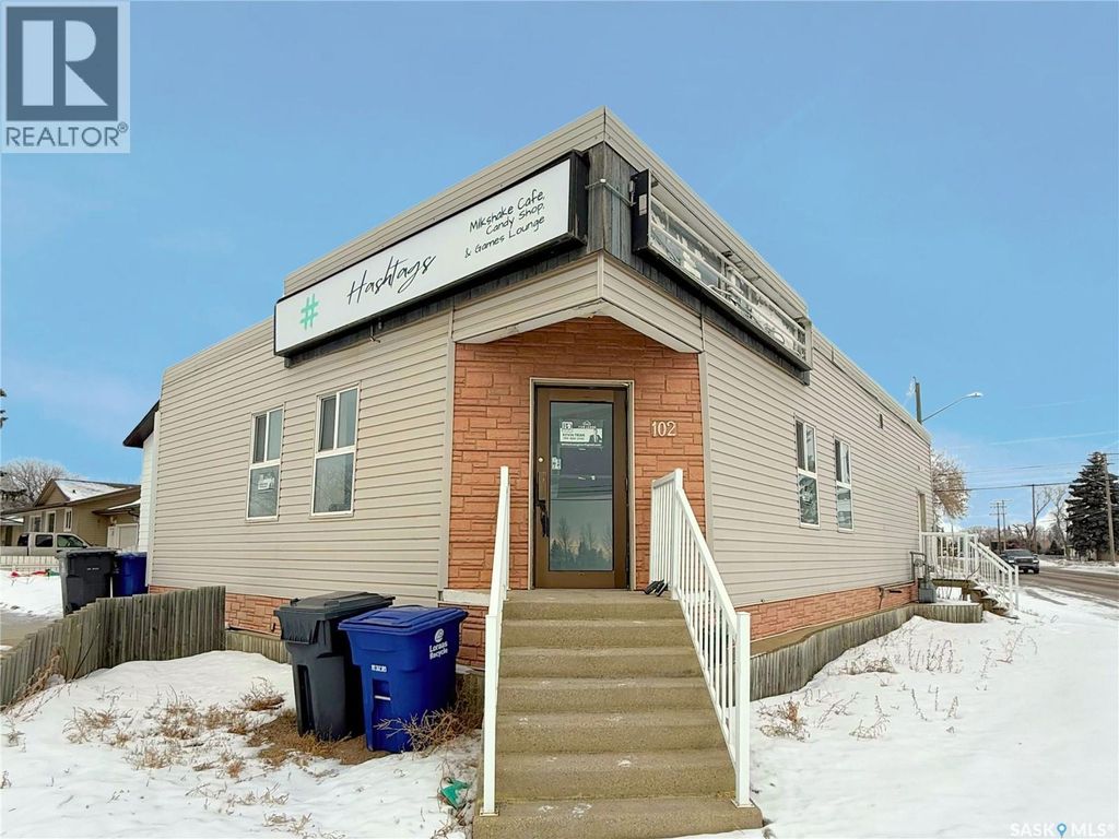 102 North Railway Street W, Warman
