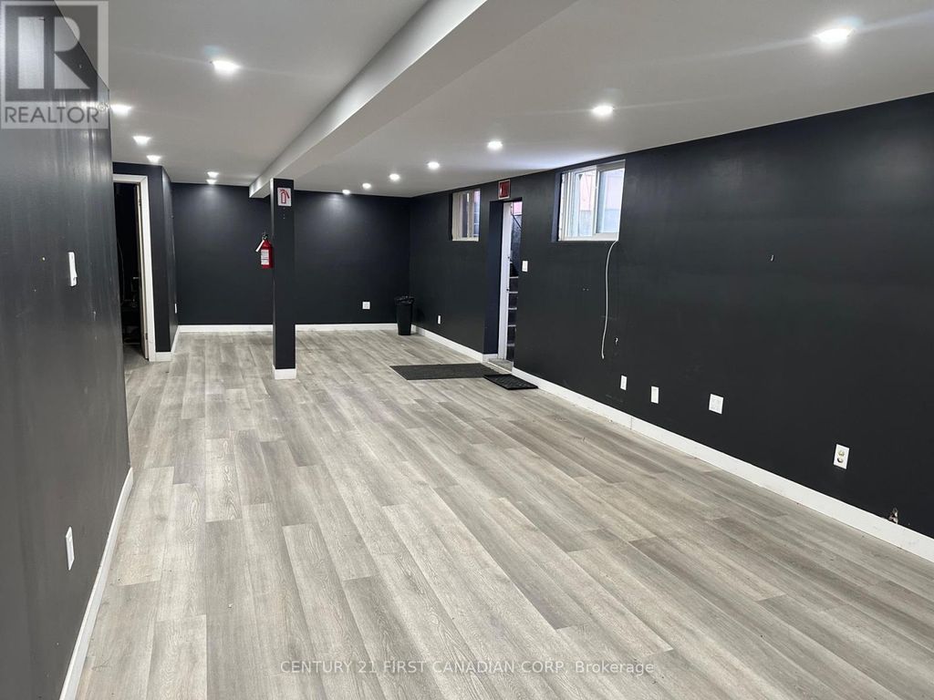 4 - 2479 Main Street S, London South (south V)