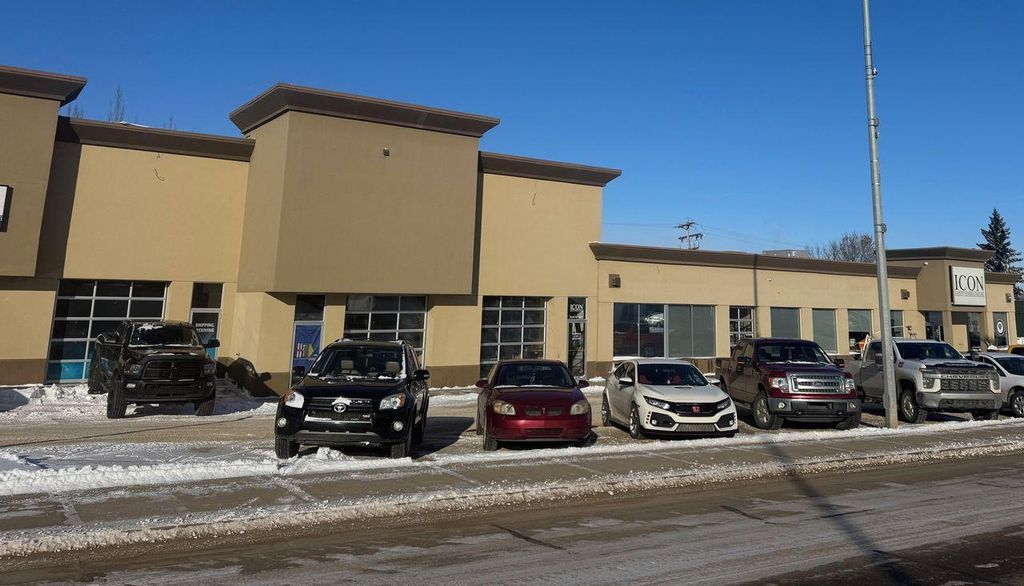 5610 - 48 Avenue, Camrose