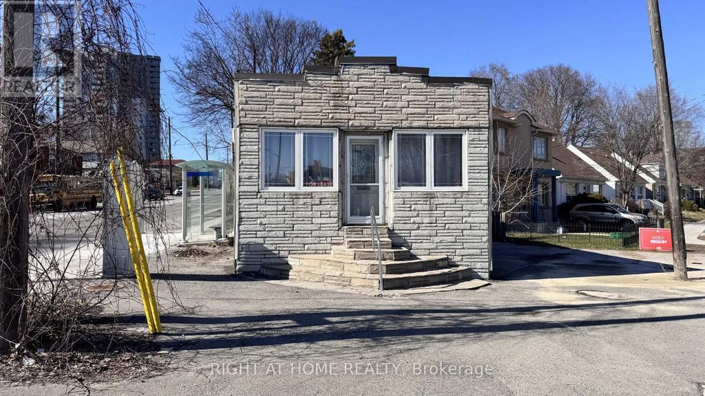 Unit 1 - Unit 1, 104 Danforth Road N, Toronto (oakridge)