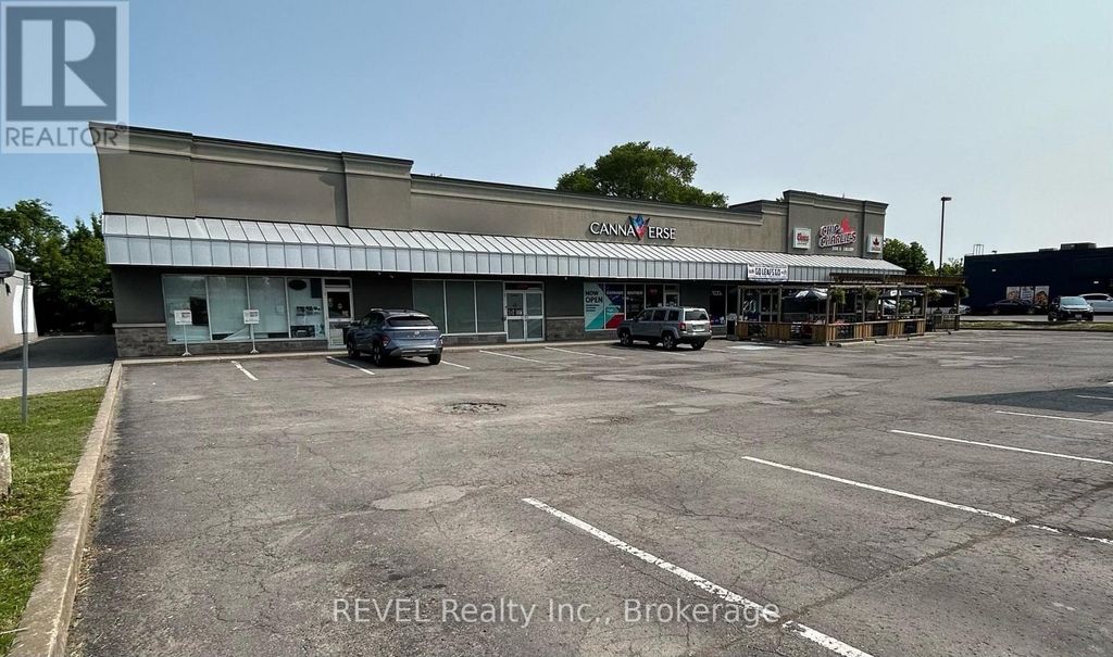 2 - 8189 Lundys Lane, Niagara Falls (ascot)
