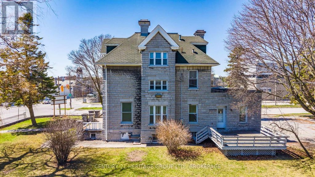 525 King Street W, Kingston (central City East)