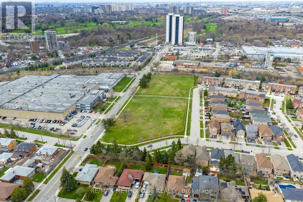 50-60 Oak Street, Toronto (humberlea-Pelmo Park)