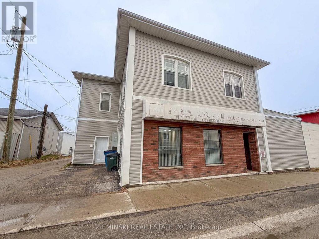 110-112 Third Street W, Cochrane