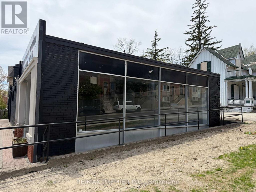 1 & 2 - 177 Woodbridge Avenue, Vaughan (west Woodbridge)
