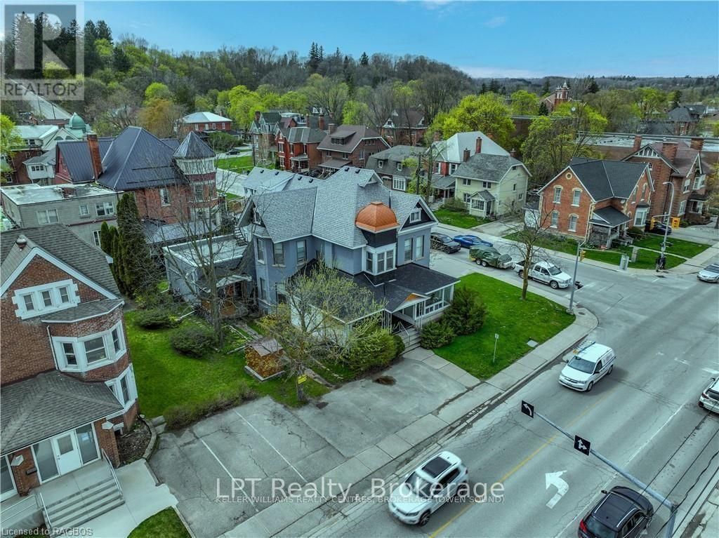 900 2nd Avenue W, Owen Sound
