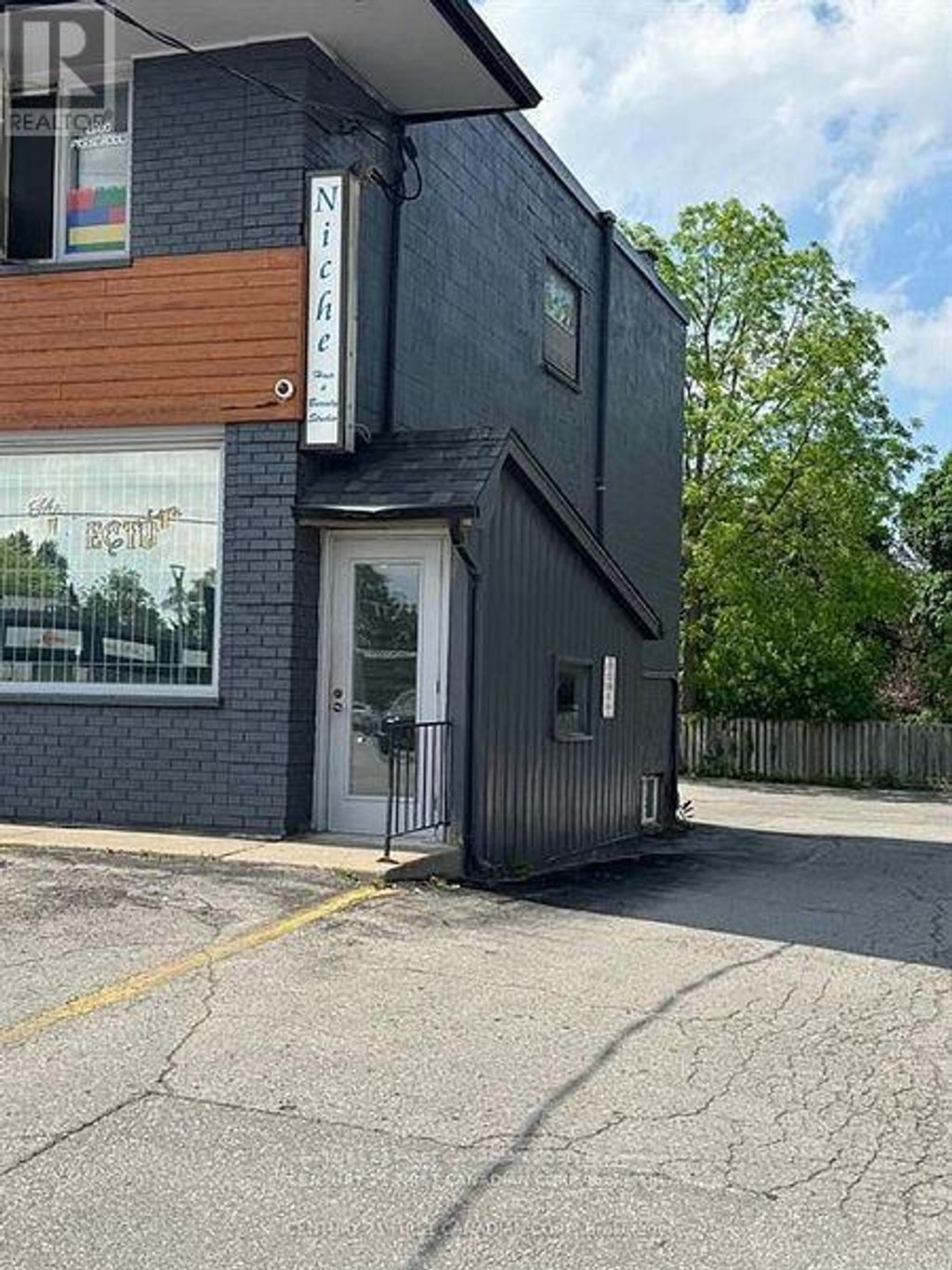 1 - 2479 Main Street E, London South (south V)