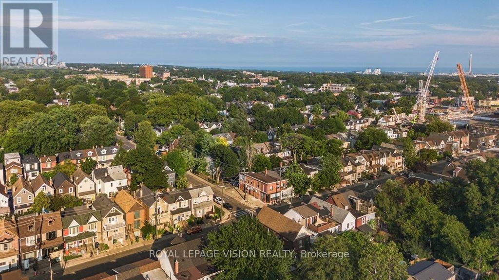 819 Pape Avenue, Toronto (danforth Village-East York)