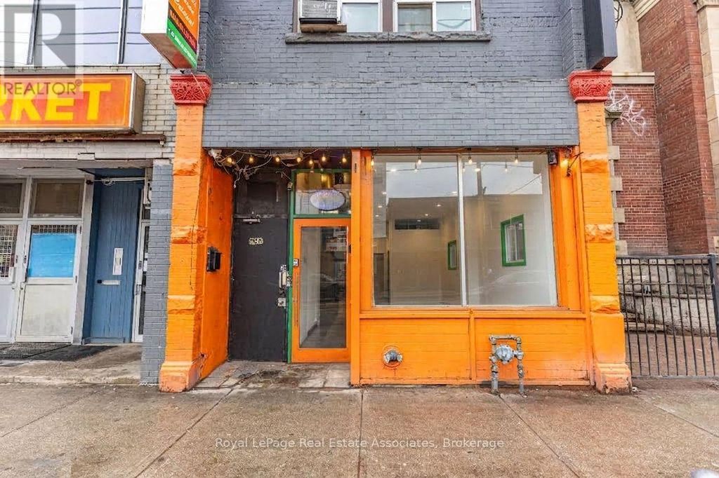 592 Queen Street W, Toronto (trinity-Bellwoods)
