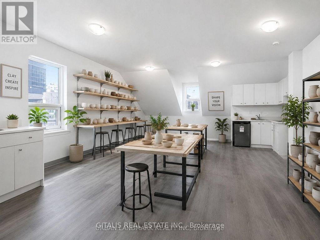 300 - 568 Yonge Street, Toronto (bay Street Corridor)