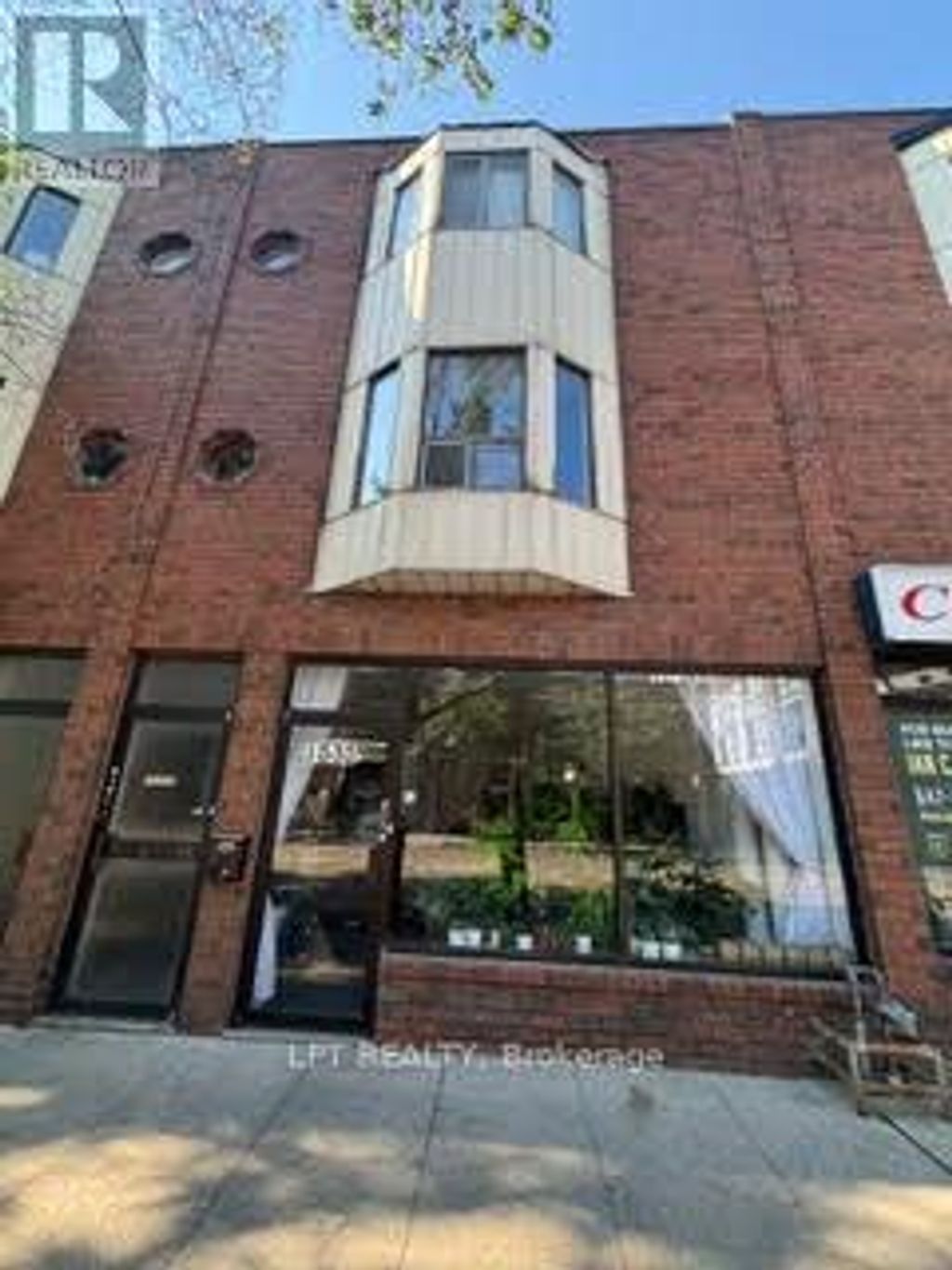 1535 Dundas Street W, Toronto (little Portugal)