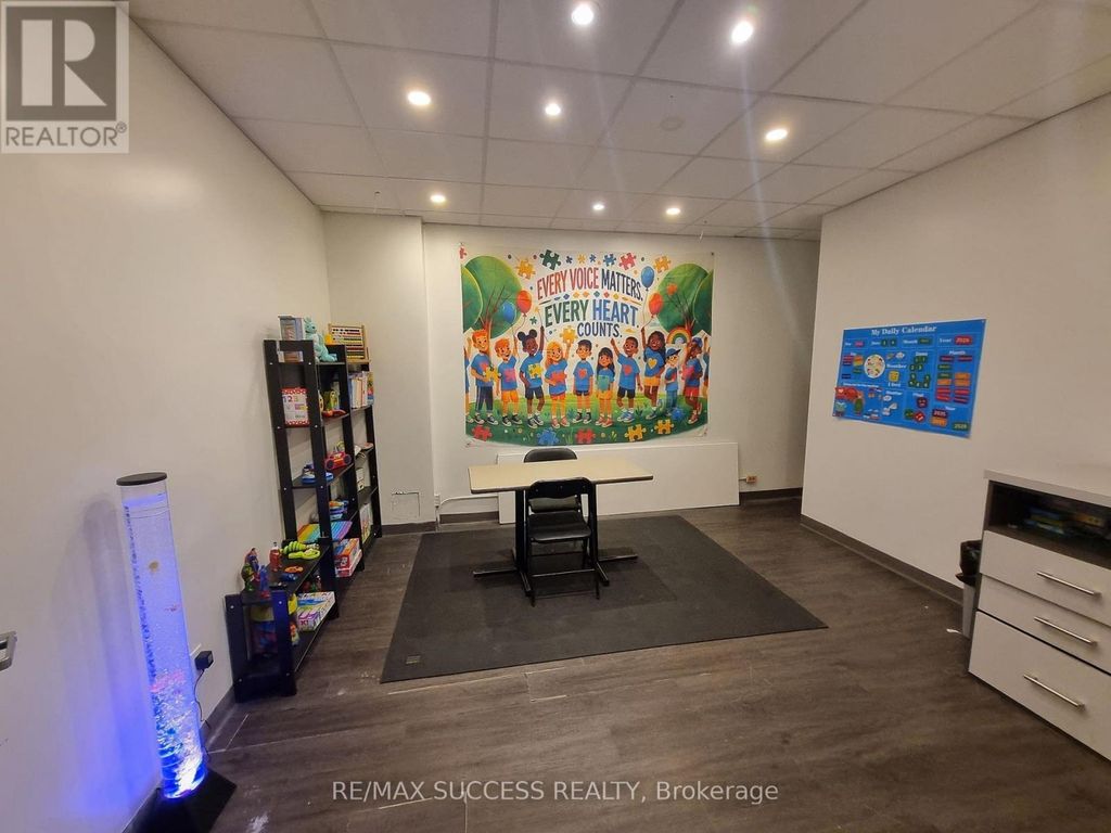 Main Fl - 2567 Hurontario Street, Mississauga (cooksville)