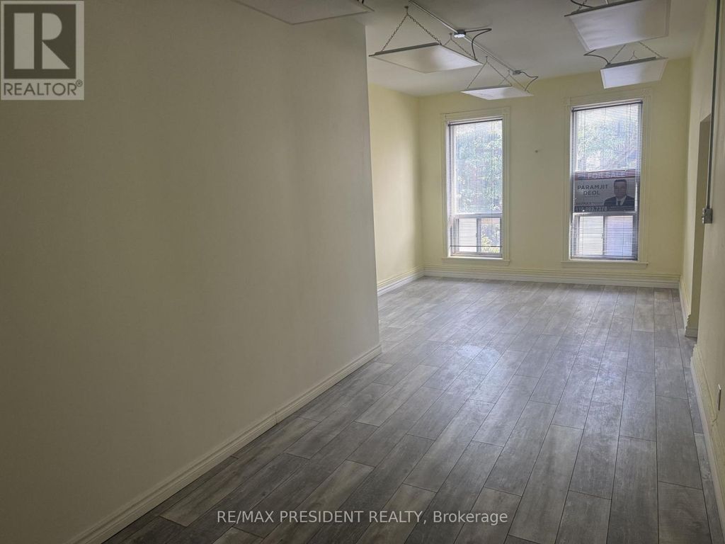 2 - 135 James Street N, Hamilton (strathcona)